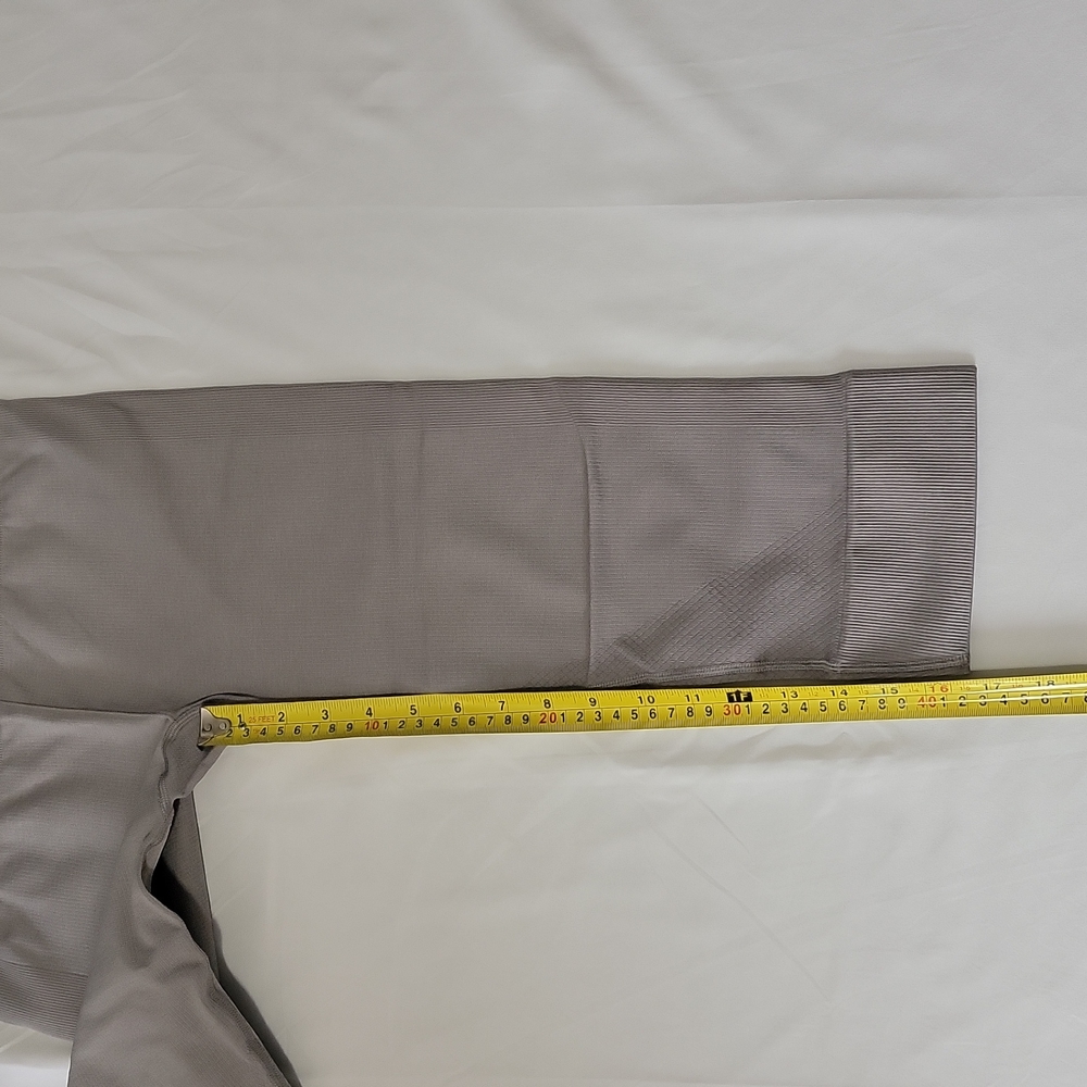 Lululemon Compression Capri ~Size 8 - image 4